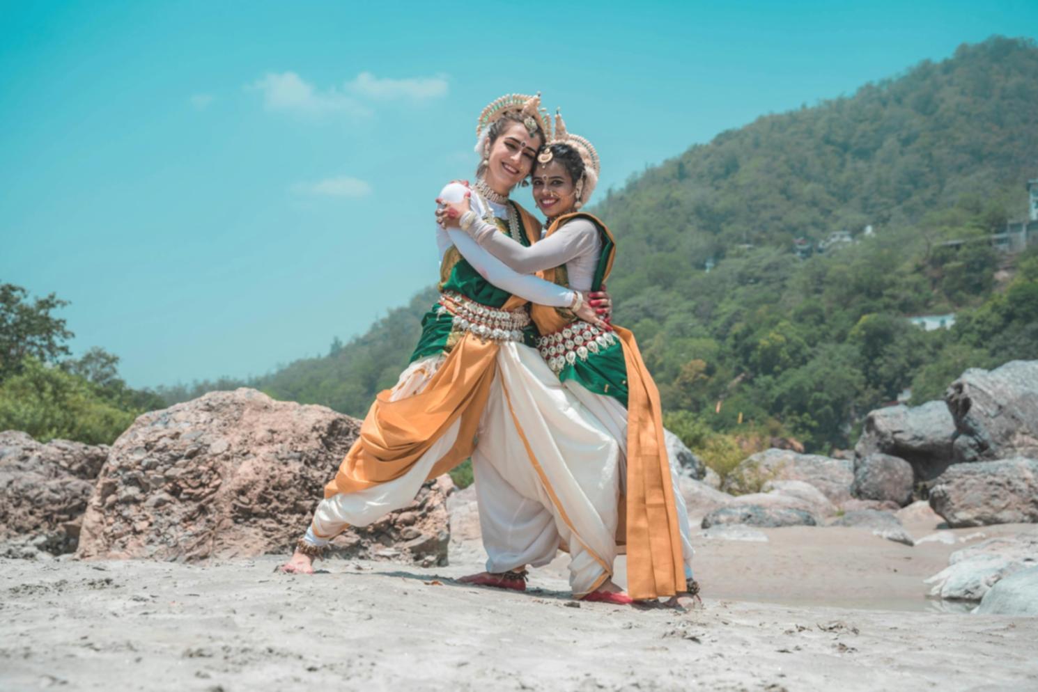 Tanzperformance in professioneller Bühnenumgebung